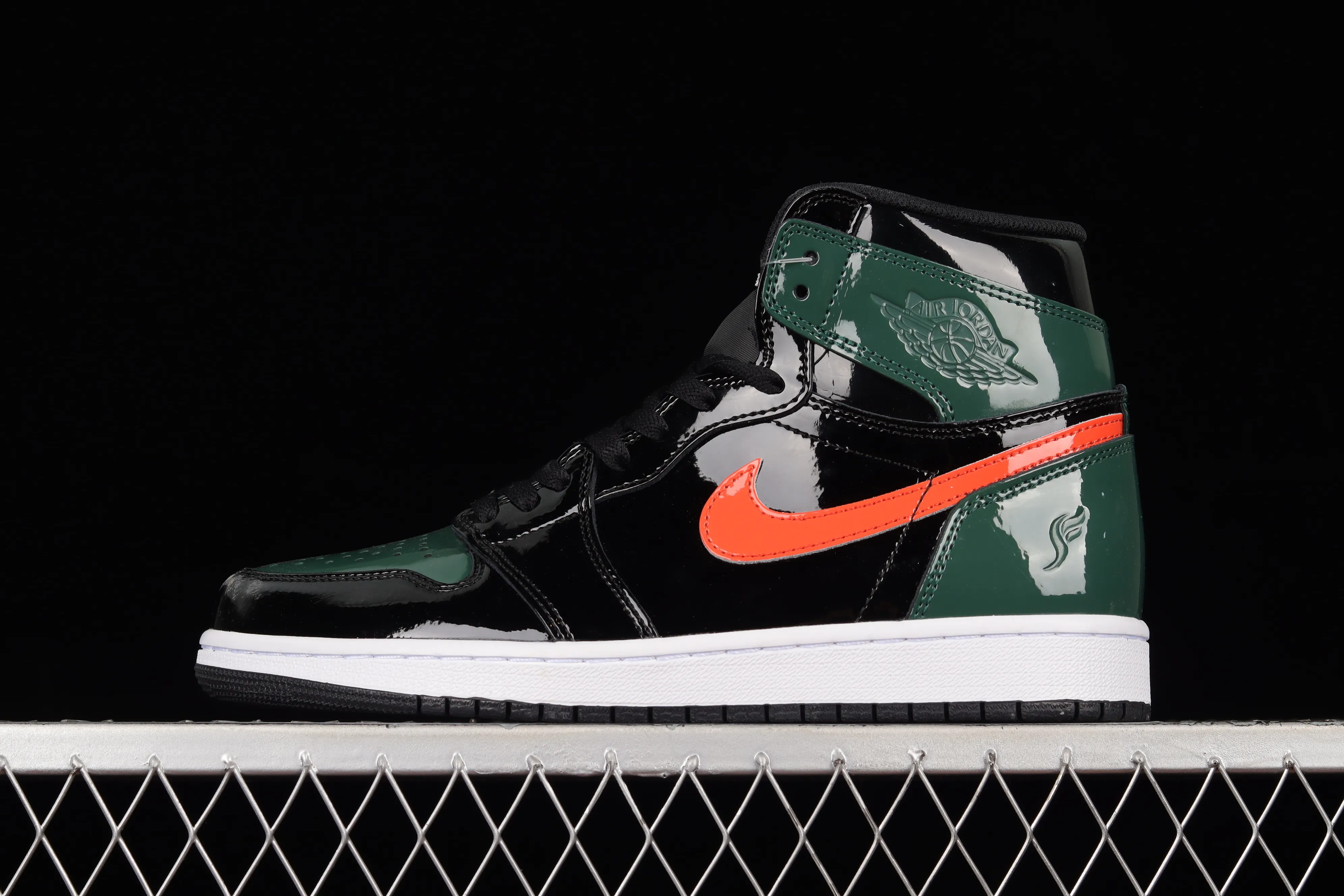 All categories Air Jordan Jordan series basketball shoes Air Jordan 1 High Air Jordan 1 Retro Hi NRG/UN AJ1 Joe 1 Miami patent leather green AV3905-038